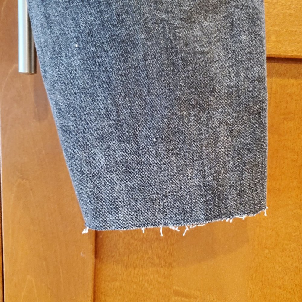 We the FREE PEOPLE Distressed Raw Hem Overalls 27/6 - Picture 4 of 6